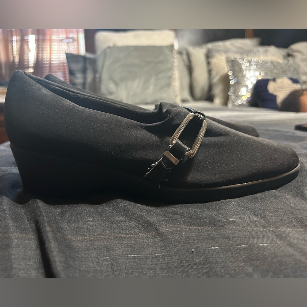 Elegant Black Women's Shoes with Silver Buckle